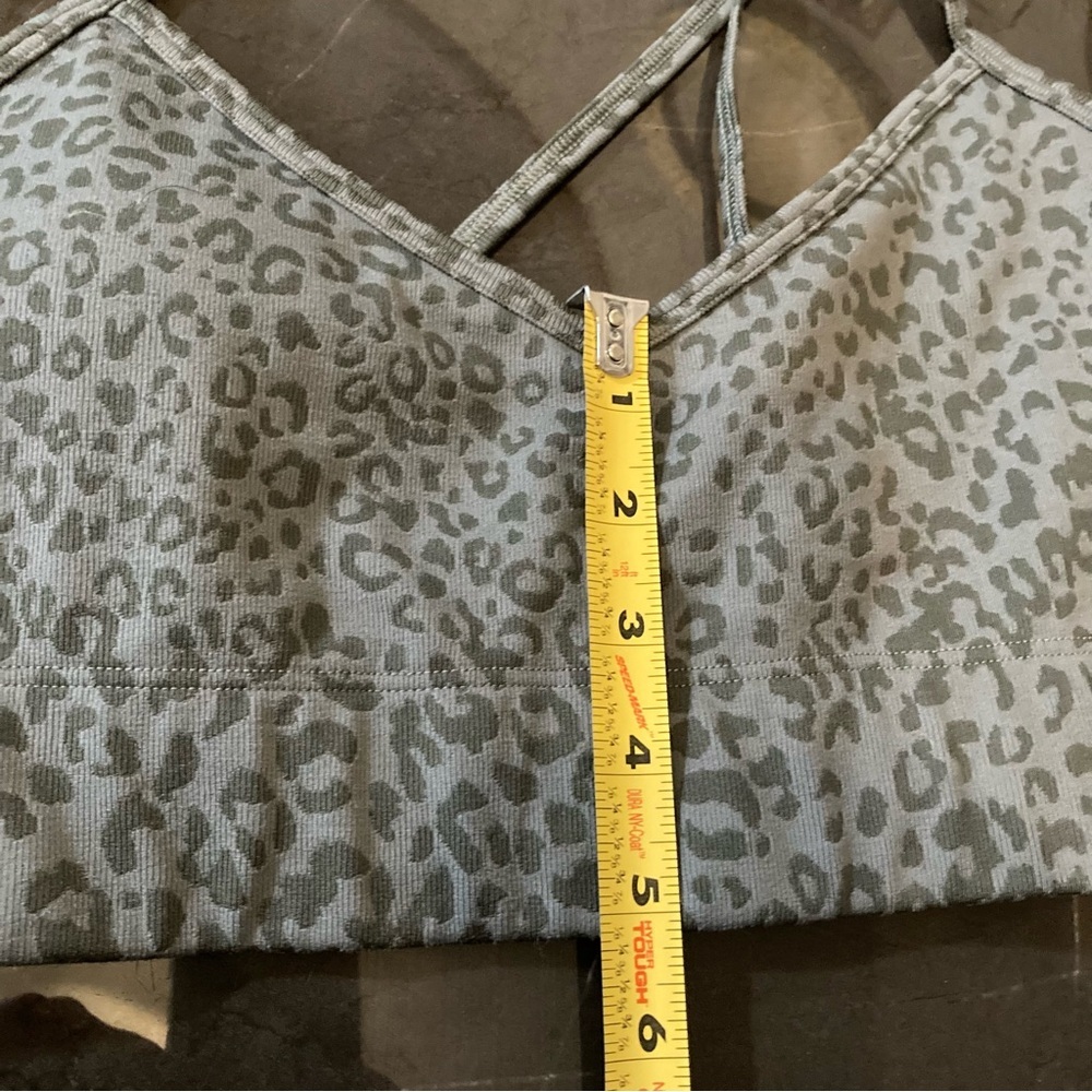 GapFit Blackout Jacquard Low Impact Sports Bra, Green leopard Size Medium - Picture 6 of 6